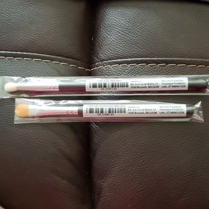 Younique makeup brushes